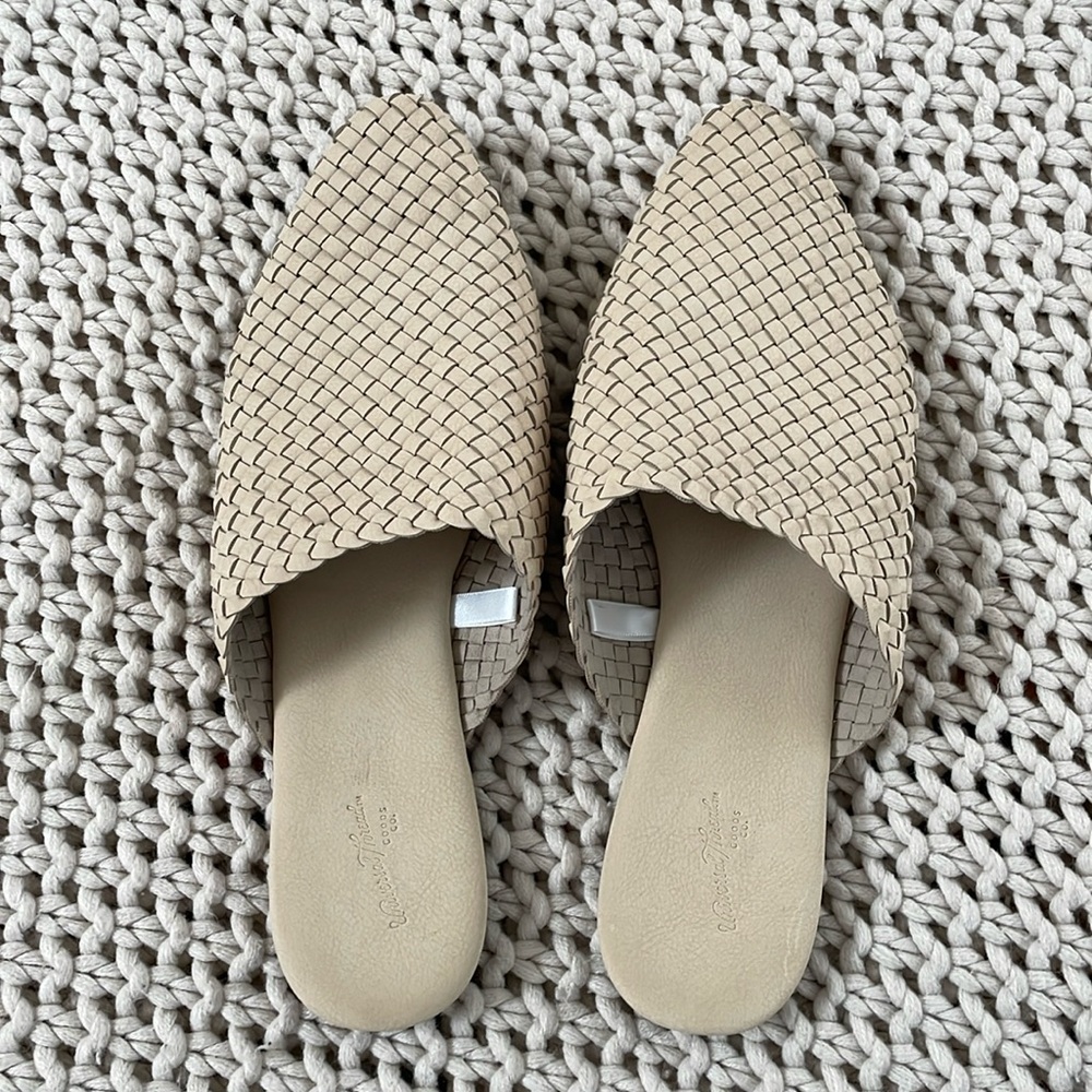 Women’s woven slide sandals size 9.5